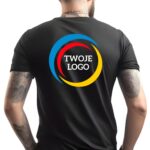 czarna koszulka z kolorowym nadrukiem tył